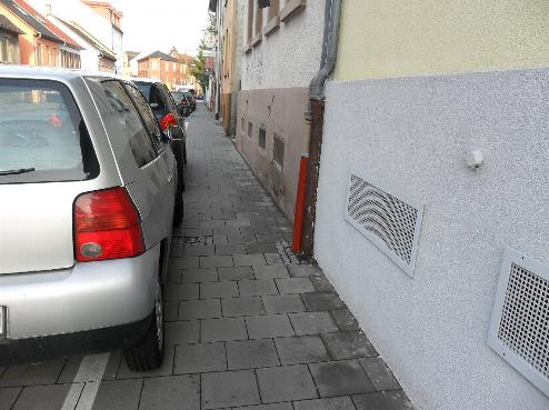 tl_files/montagsrunde/_wsb_494x369_4_Autos+auf+Gehweg.jpg